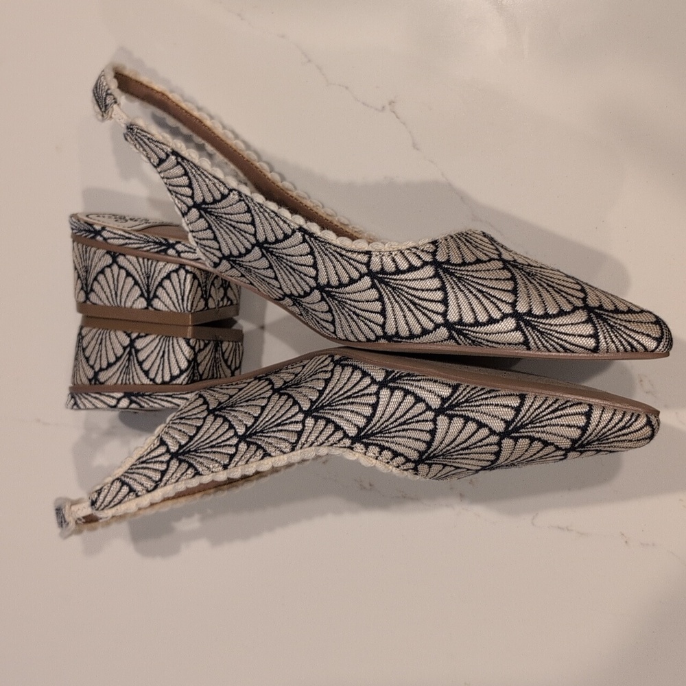 Chinese Laundry Cream and Black Patterned Slingback Pumps - Picture 10 of 12
